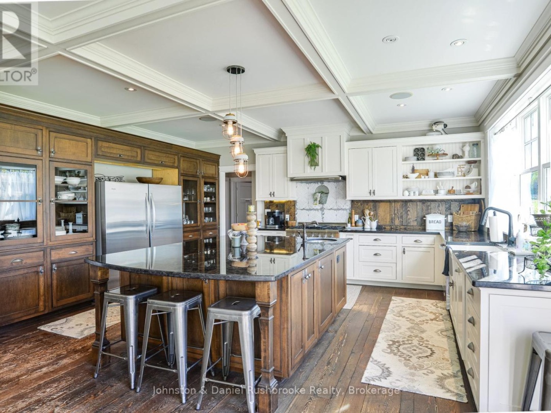 1422 MUSKOKA RD 118 ROAD W, 