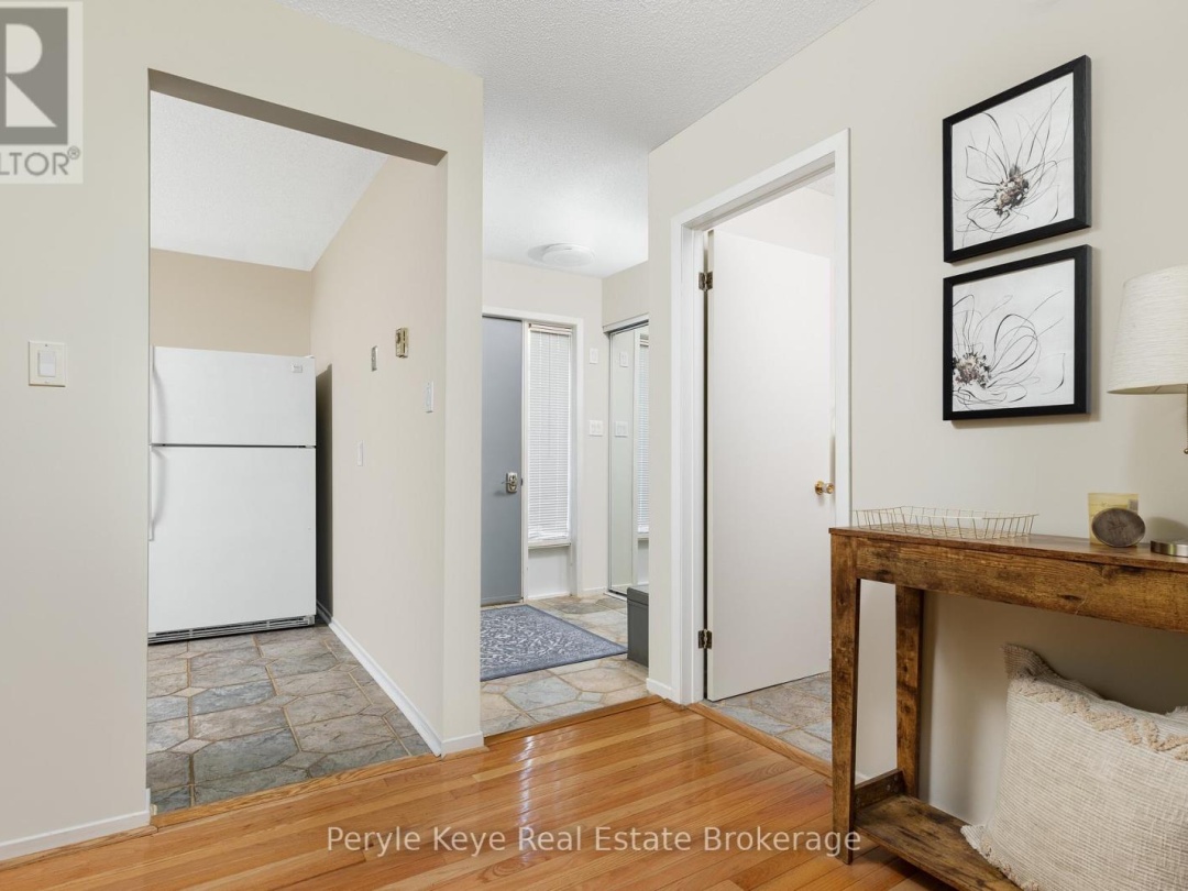 2 63 Southbank Drive, Lake Muskoka