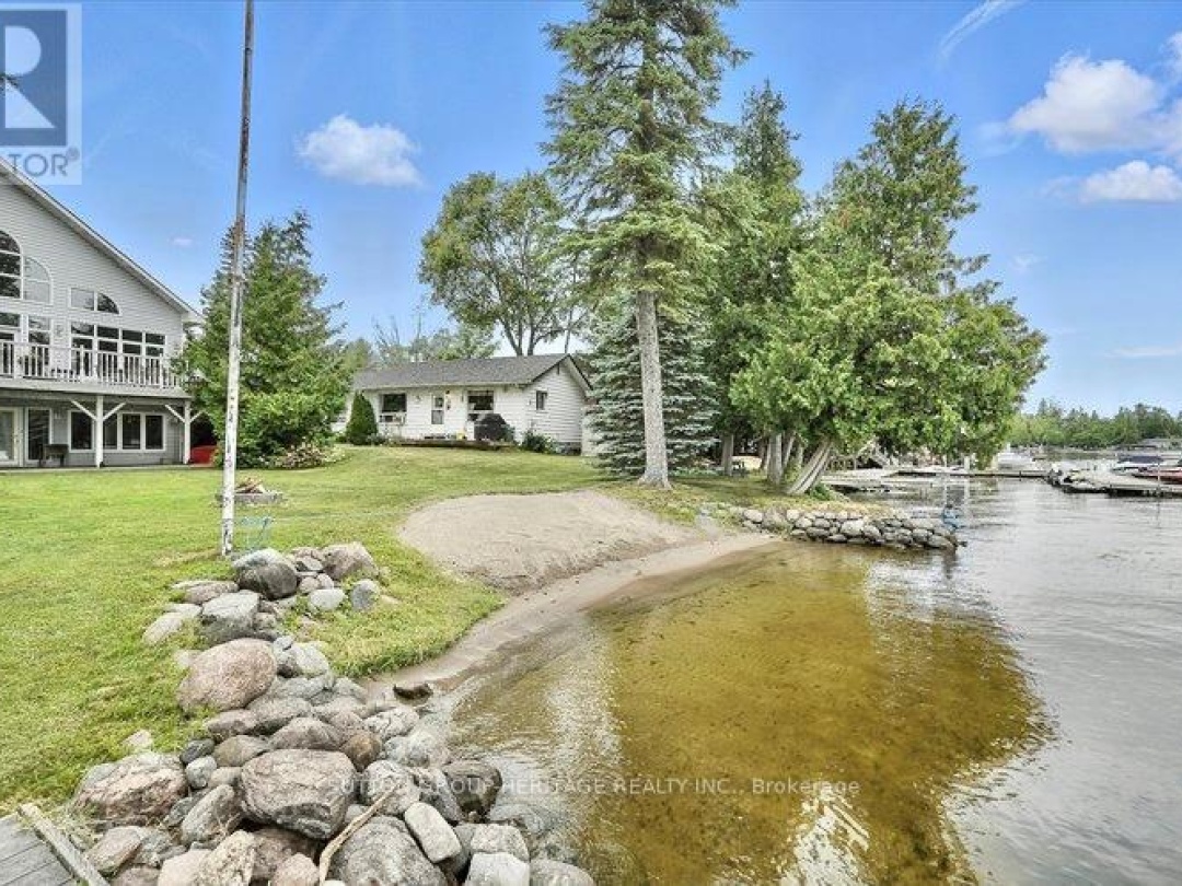 400 FRONT STREET W, 
