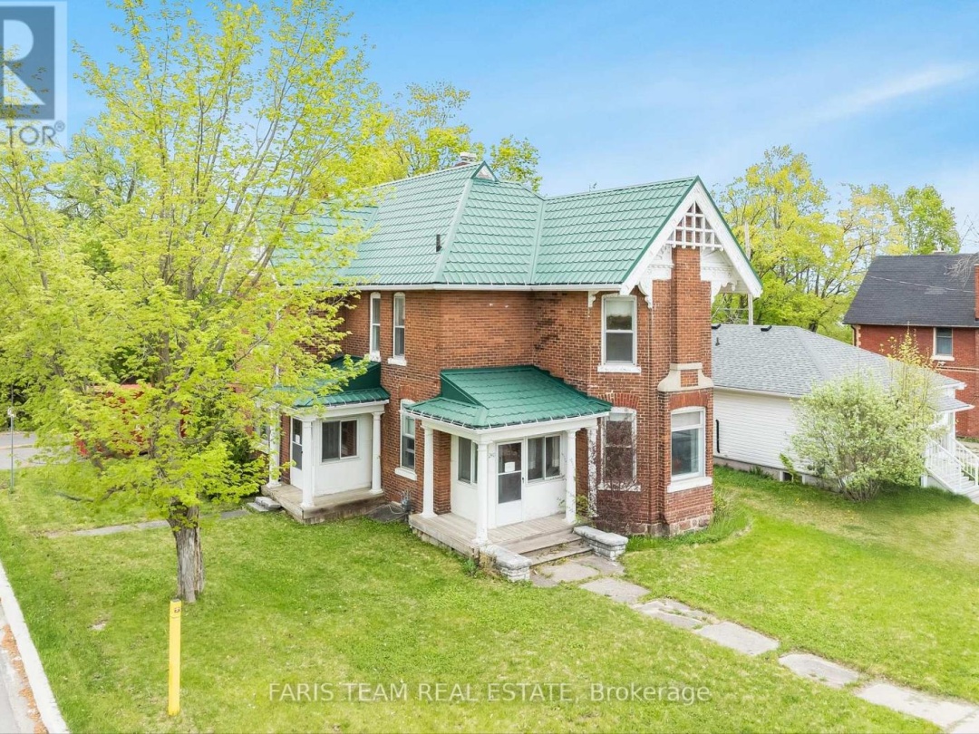 9 BORLAND STREET E, 