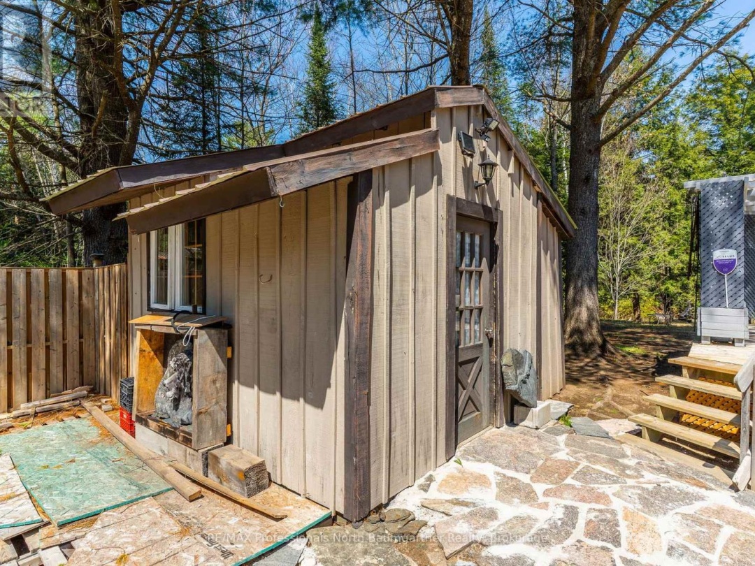 1065 Cloverleaf Road, Kennisis Lake