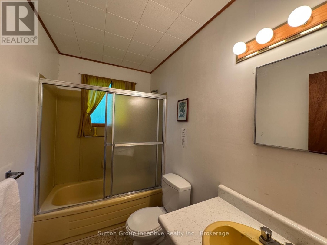 1017 Goldfinch Court, Sparrow Lake