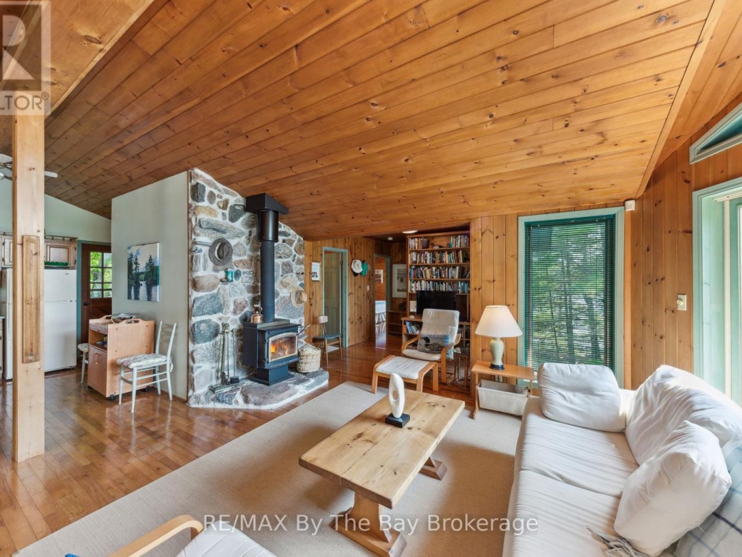 12 IS 3900 GEORGIAN BAY, 