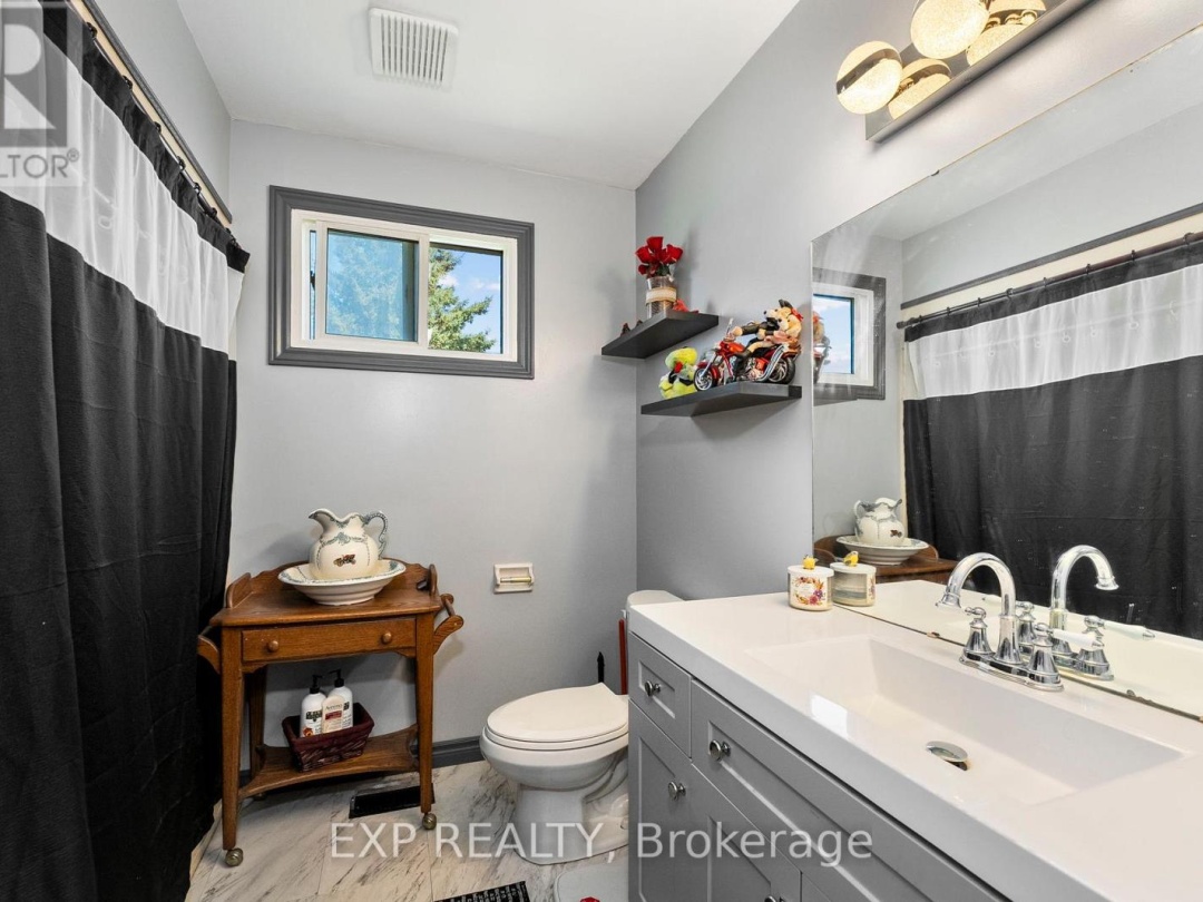 354 LAKELAND CRESCENT, 