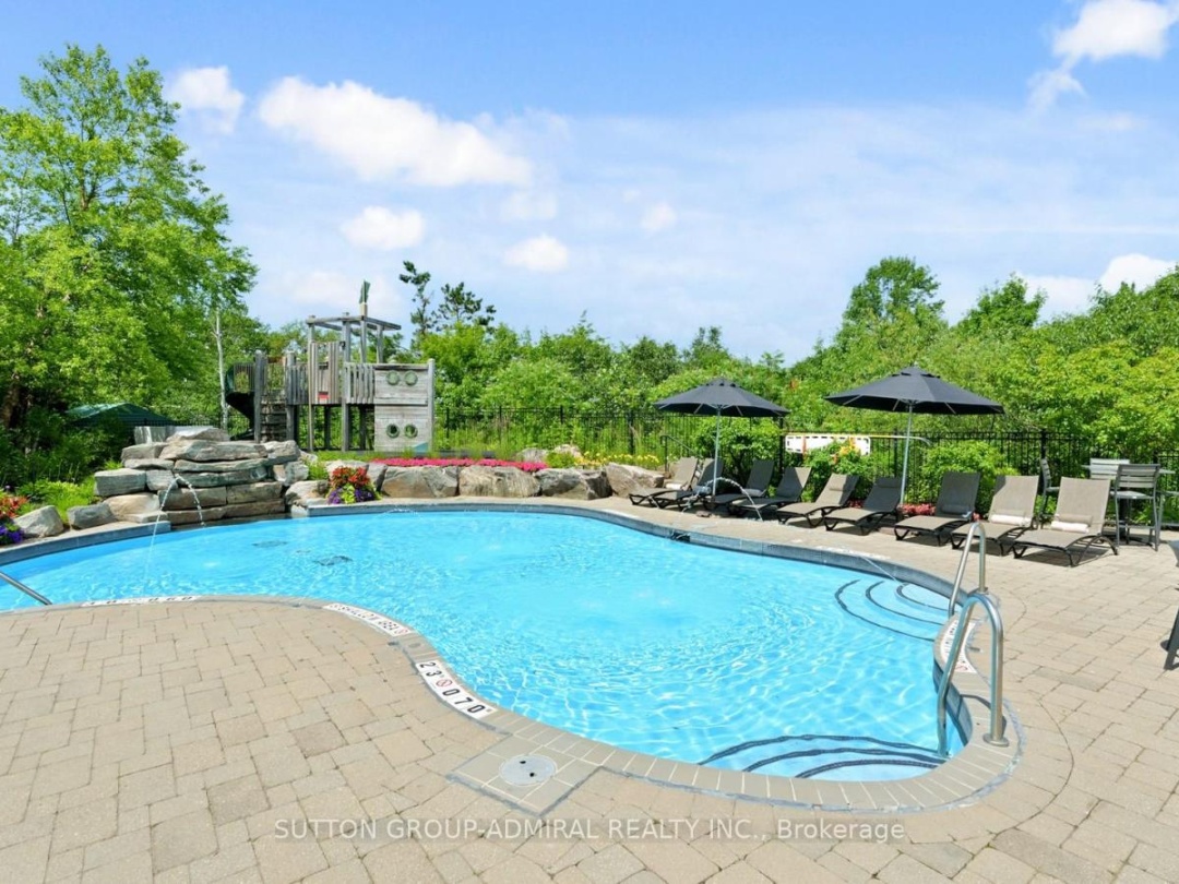 209 - 120 CARRICK TRAIL, 