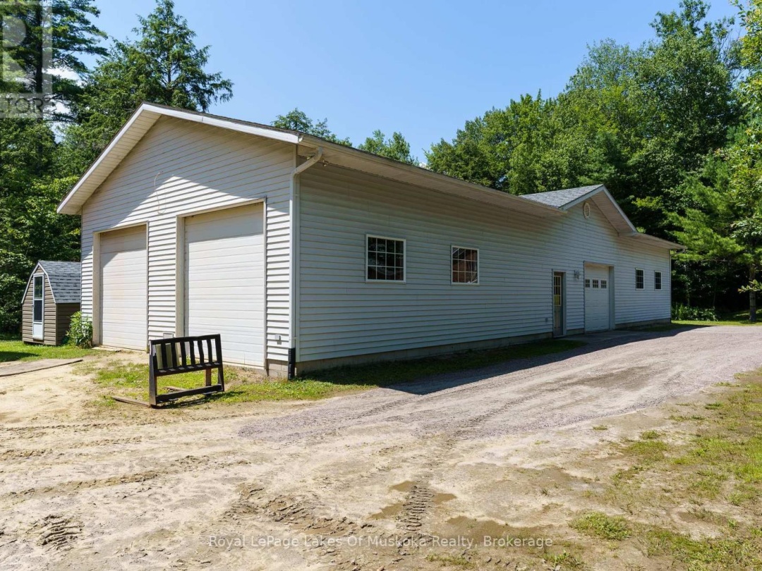 1020 AMELIA CRESCENT, 