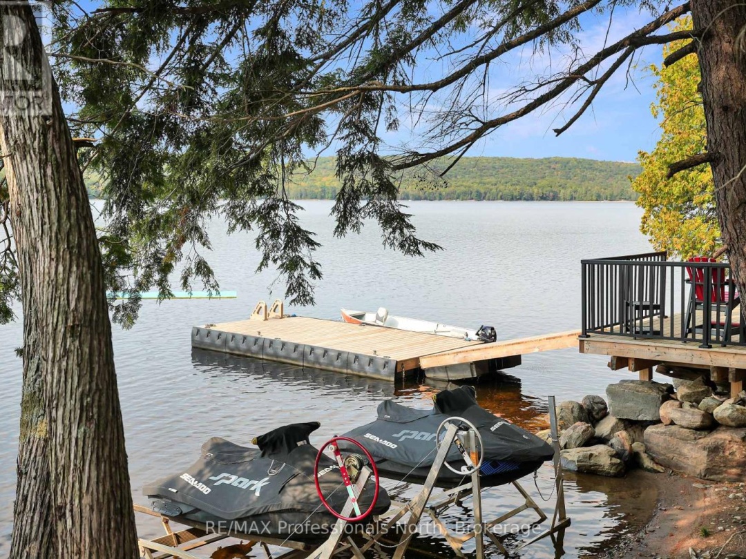 1034 Lone Wolf Crescent, Percy Lake
