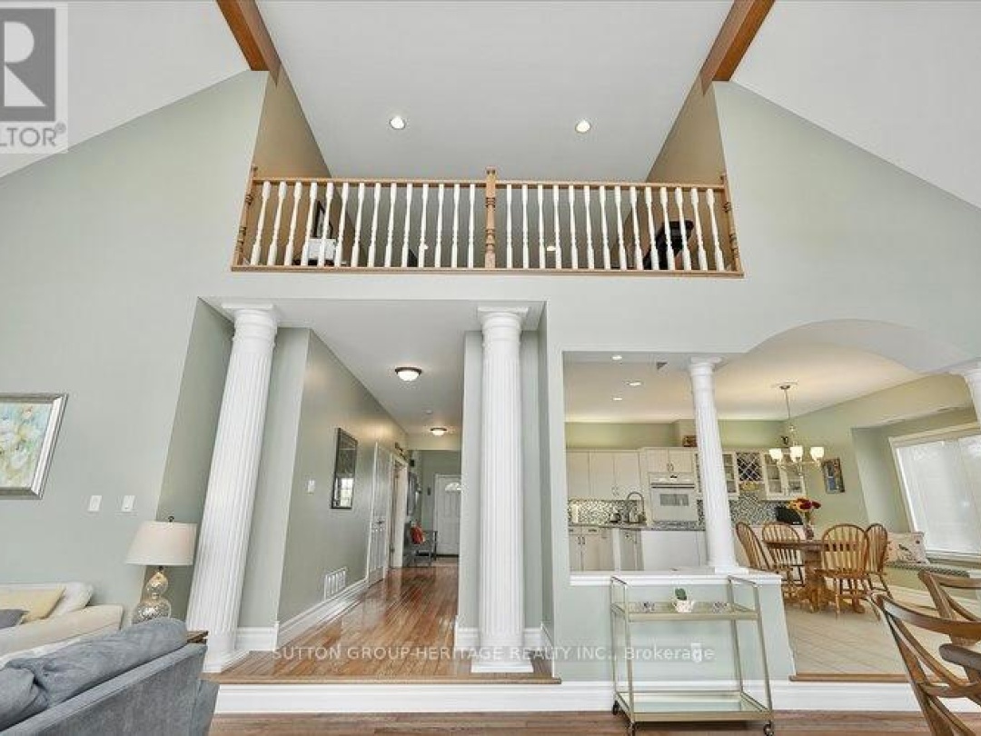 400 FRONT STREET W, 