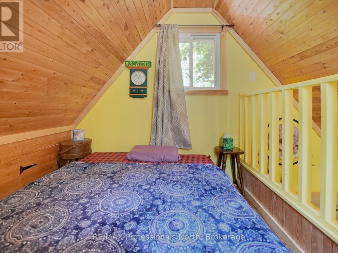 1279 ENGLISH CIRCLE, 