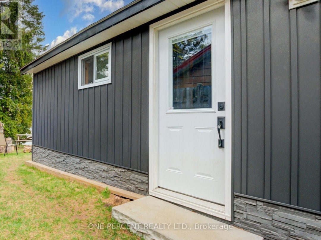 1105 Lakeshore Road, Gooderham Lake