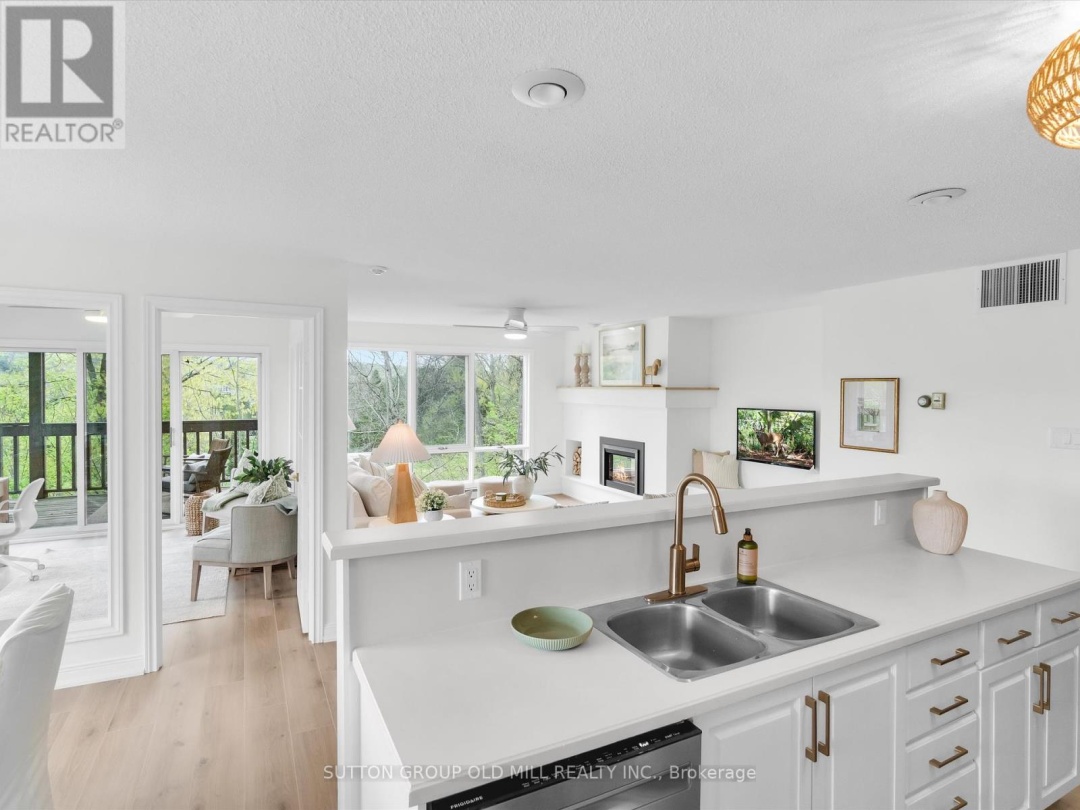 203 26 Deerhurst Drive, Peninsula Lake