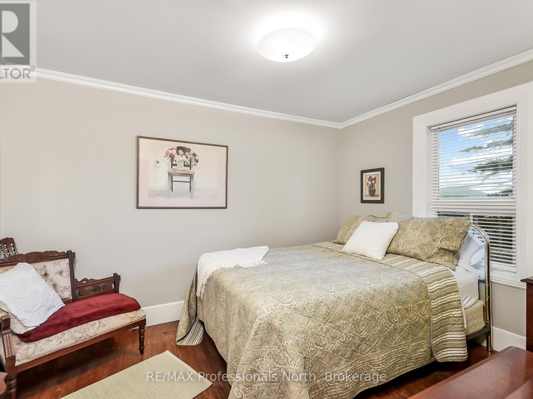 133 MAIN STREET W, 