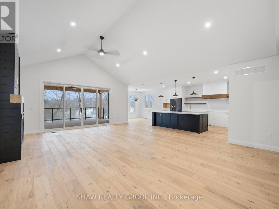 33 GLEN EAGLE COURT, 