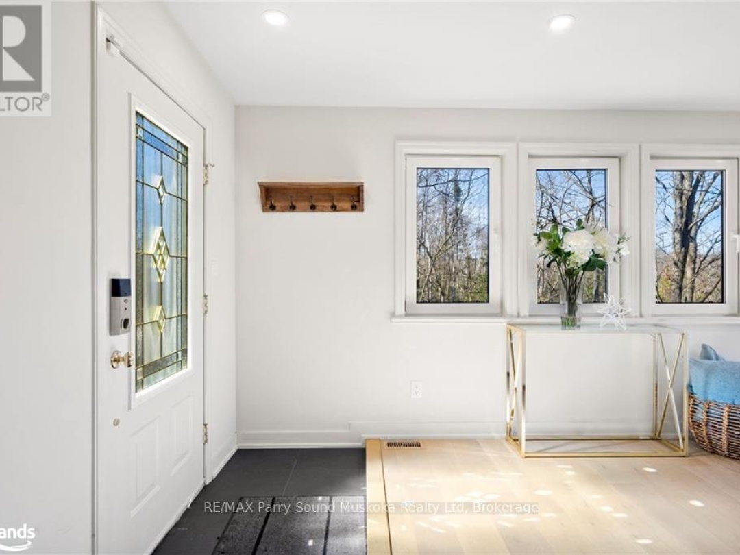 68 Pinewood Road, Long Lake