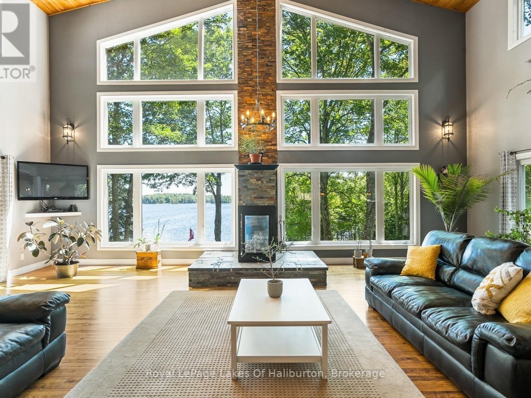 1047 Balmoral Lane, Trooper Lake