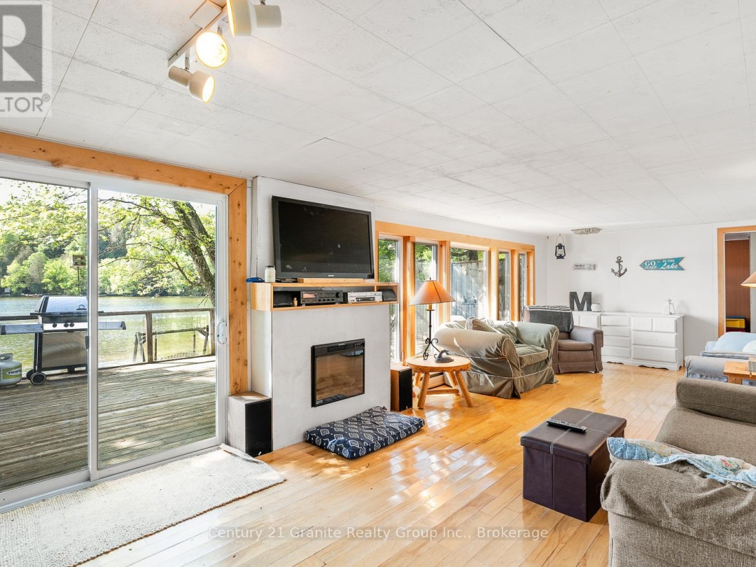1036 Shirleys Road, Haliburton Lake