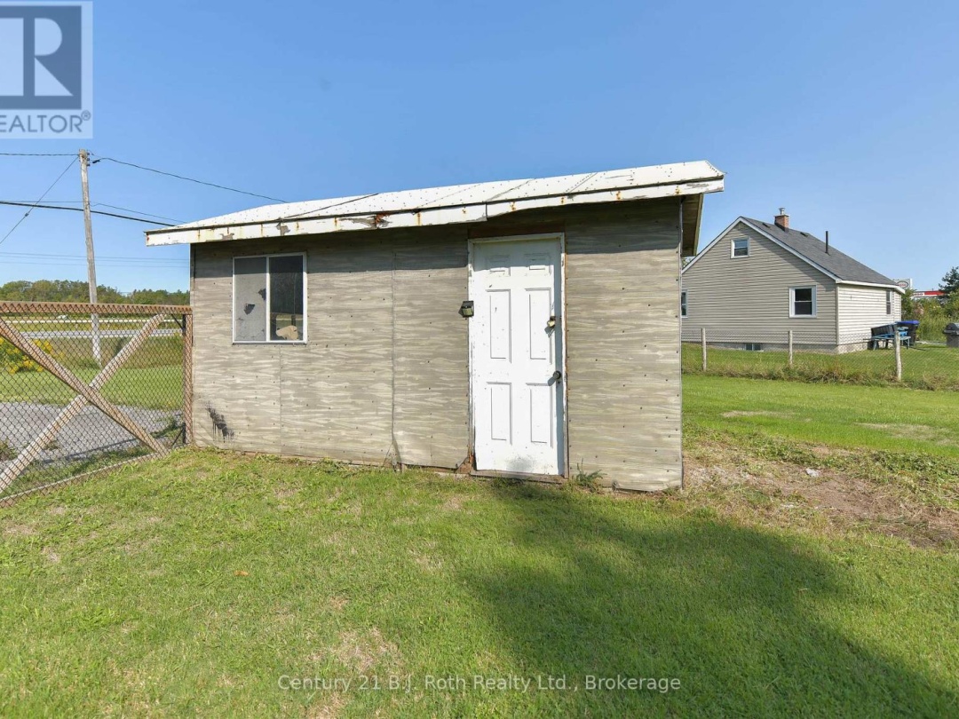 8441 11 HIGHWAY N, 