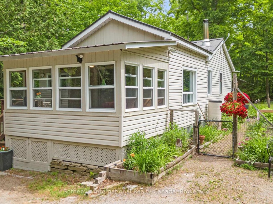 31 MEADOWS AVENUE, 
