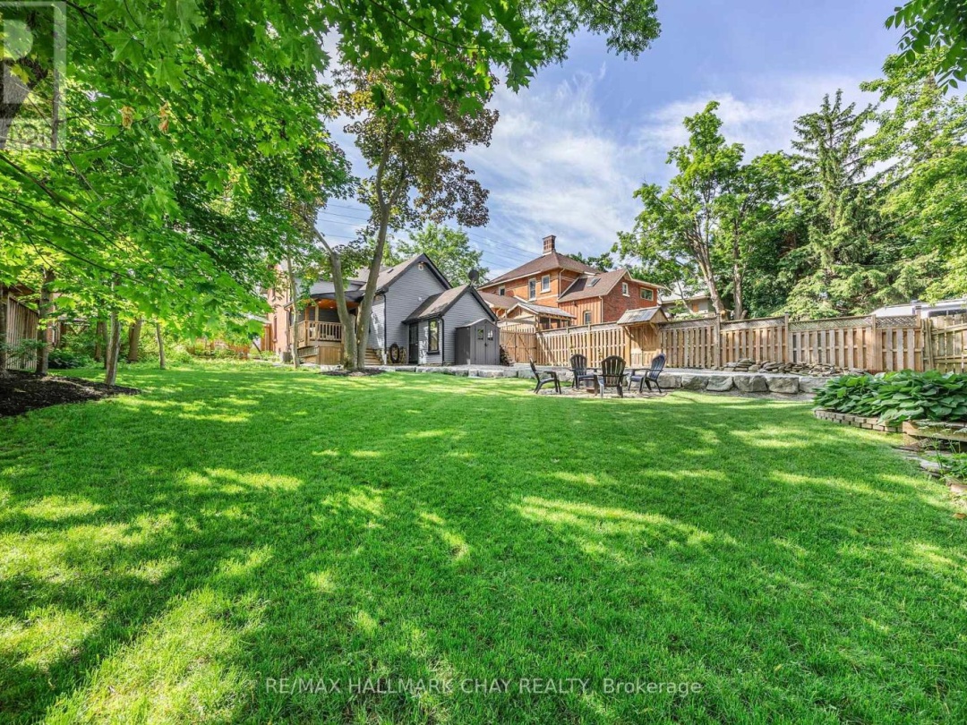 230 MISSISSAGA STREET W, 