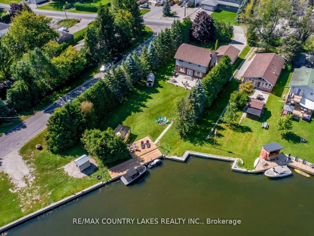 47 Lake Avenue, Lake Simcoe