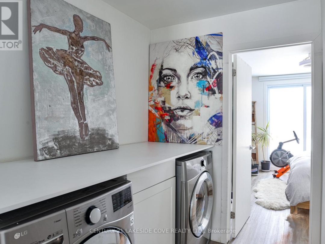 19 - 4 PARADISE BOULEVARD, 