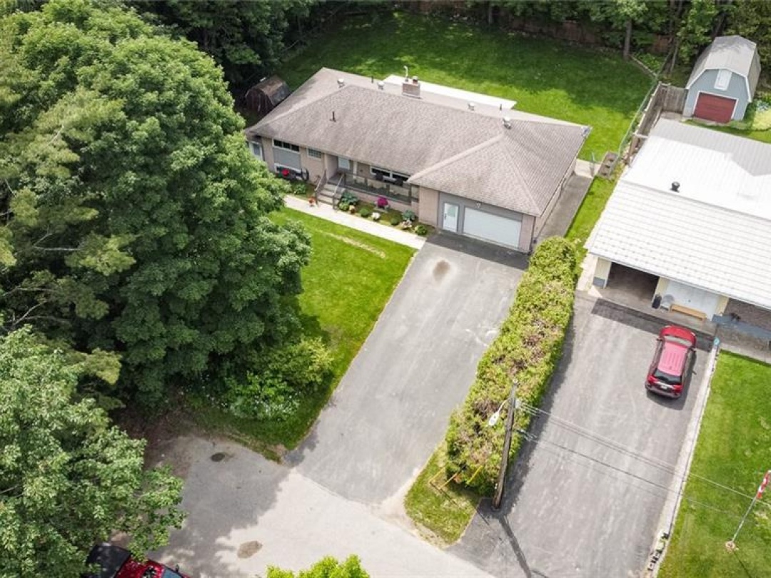 105 WELLINGTON Street, 