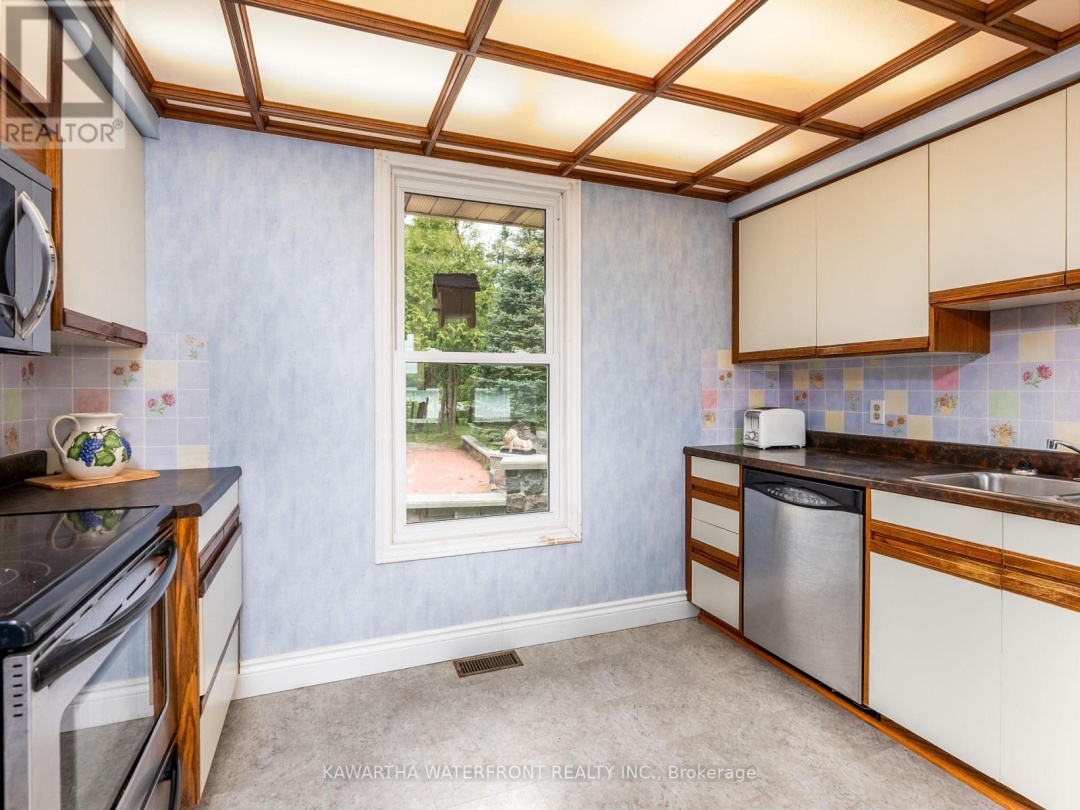 557 Riverside Drive, Pigeon Lake