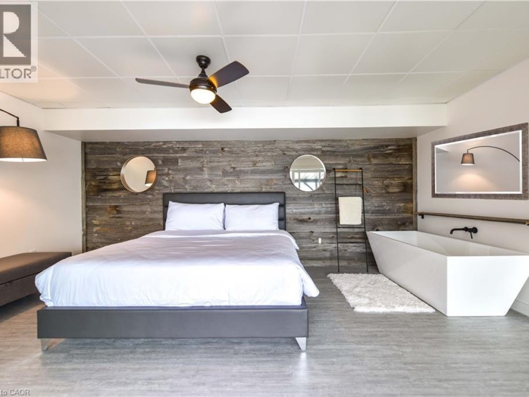 1047 WHYMAN Road, 
