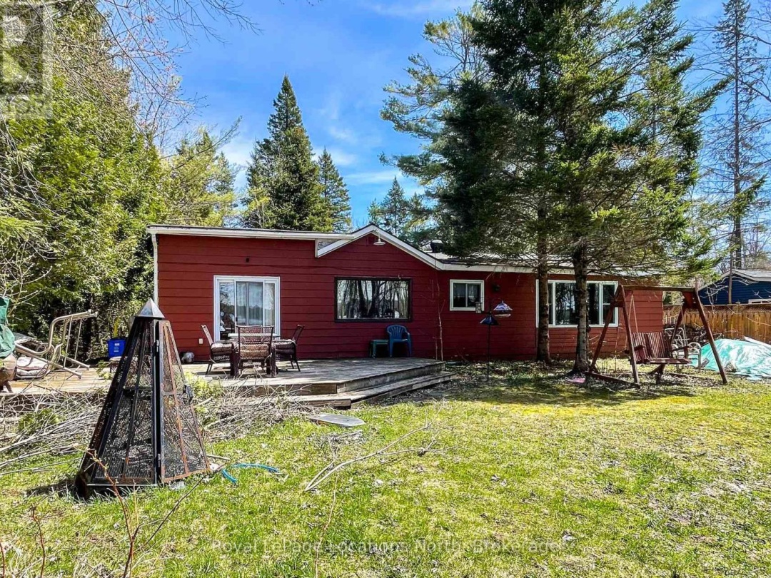 239 Monck Rd Cty 45, Young Lake