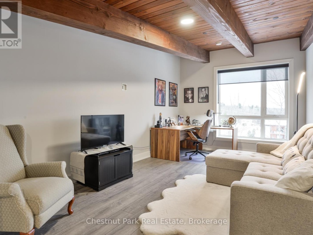 404 - 18 CAMPUS TRAIL, 