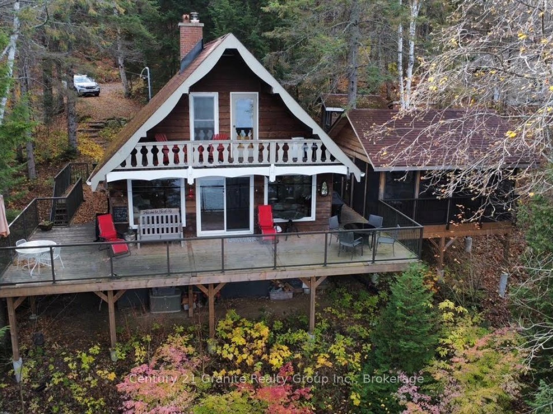 1038 BROKEN PADDLE ROAD, 