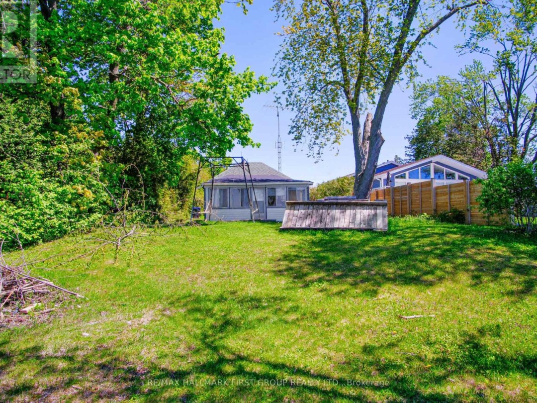 2196 Lakeshore Drive, Lake Simcoe