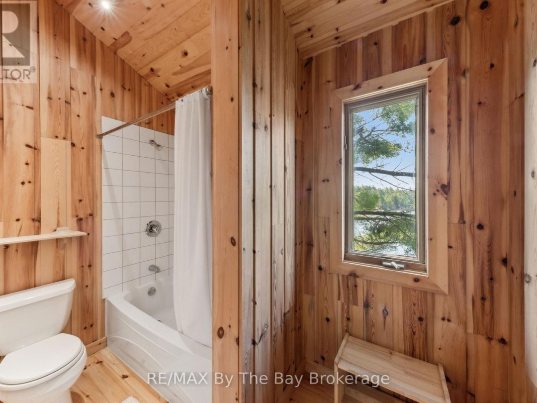 12 IS 3900 GEORGIAN BAY, 