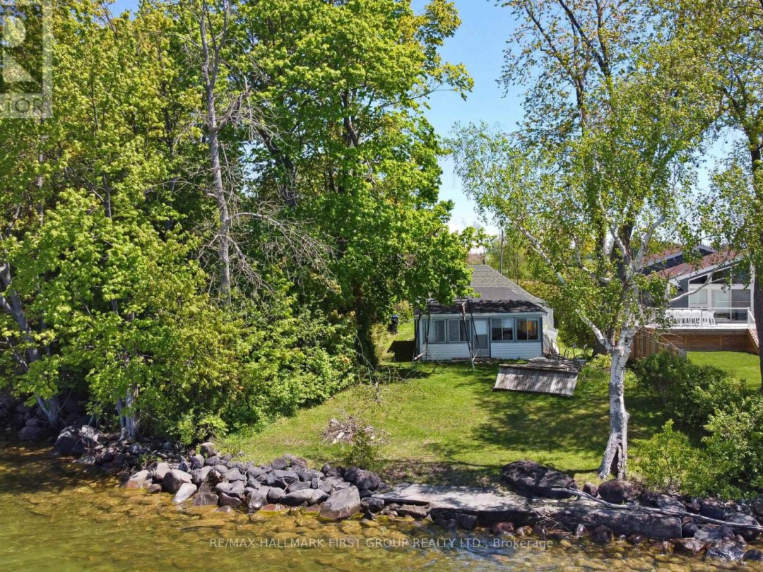 2196 Lakeshore Drive, Lake Simcoe
