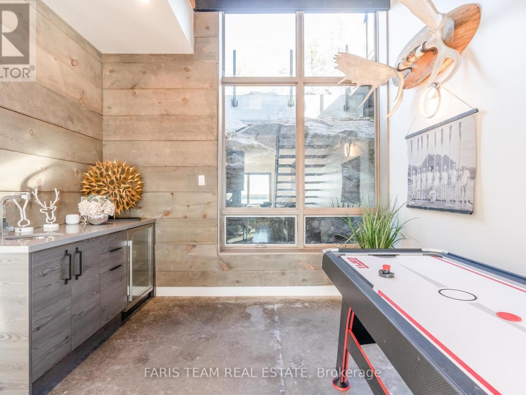 3886 East Shore Road, Gloucester Pool