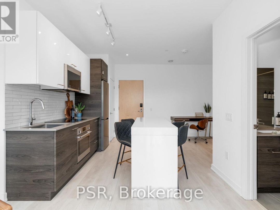 405 - 120 CARRICK TRAIL, 