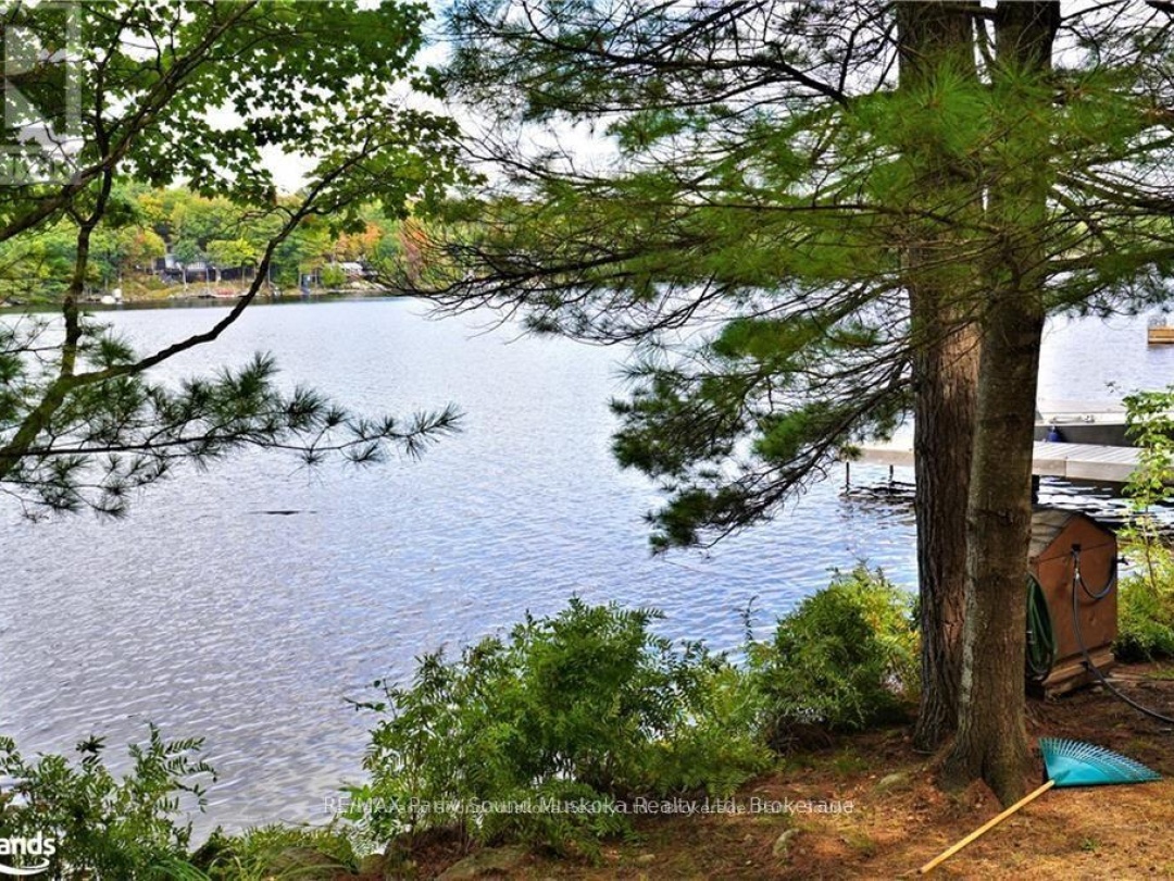 121 Healey, Healey Lake