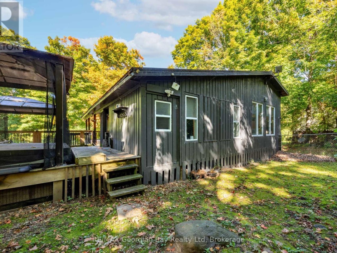 1745 TWIN OAKS CRESCENT, 