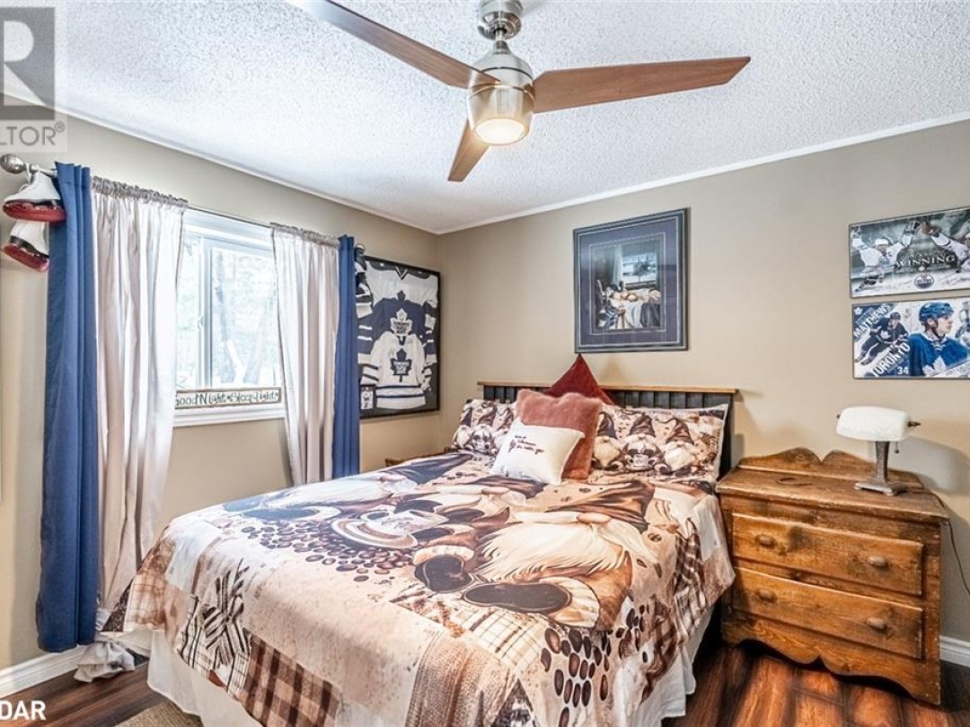7498 ISLAND Crescent, Black River