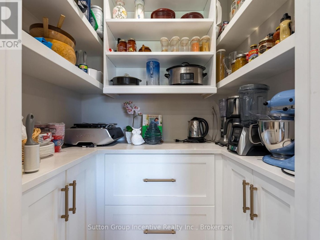 24 ST GEORGES COURT, 