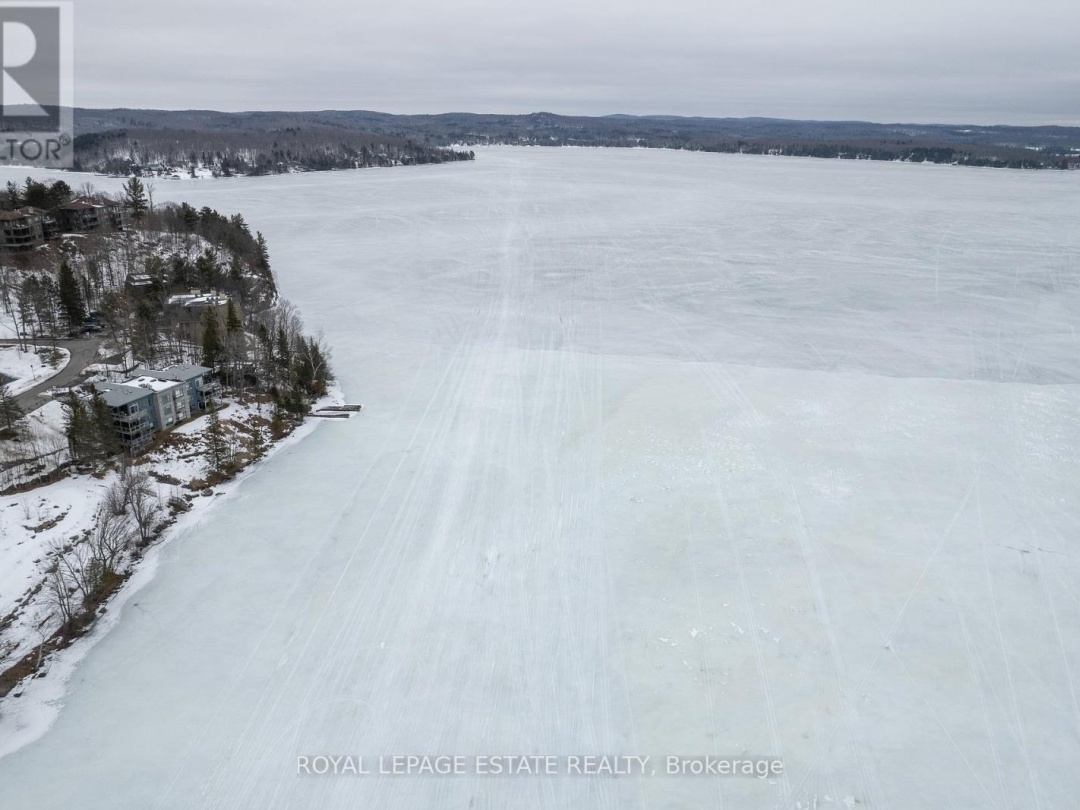 201 27 Deerhurst Drive, Peninsula Lake