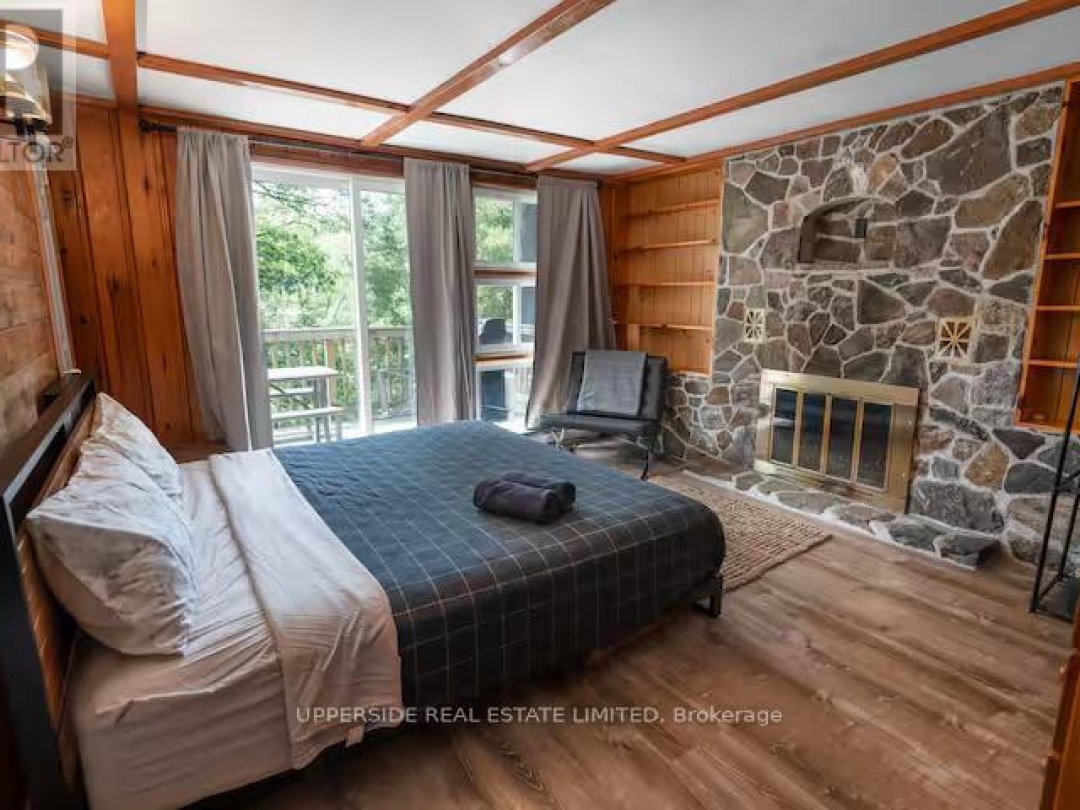 1040 OAK ROAD, Kahshe Lake