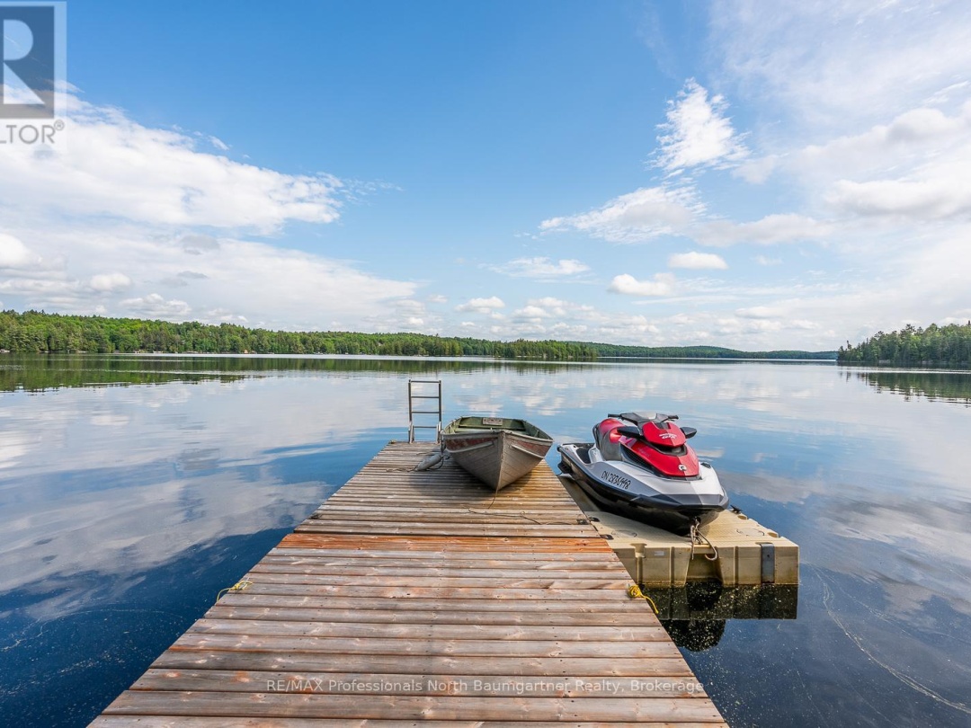 1107 Pine Point Road, Kennisis Lake