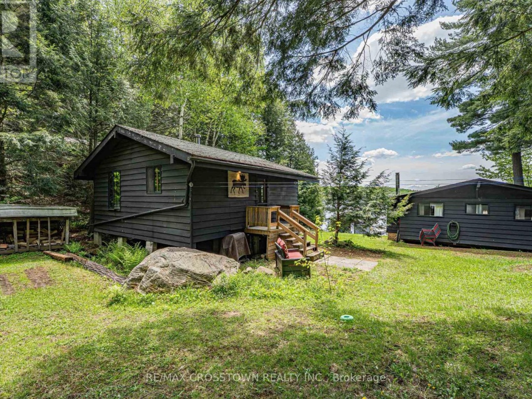 228 Macbeth Island, Wood Lake