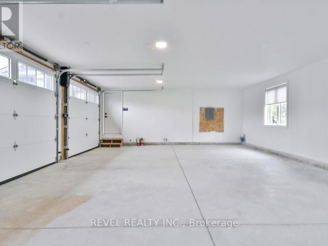 4 CLYDESDALE COURT, 
