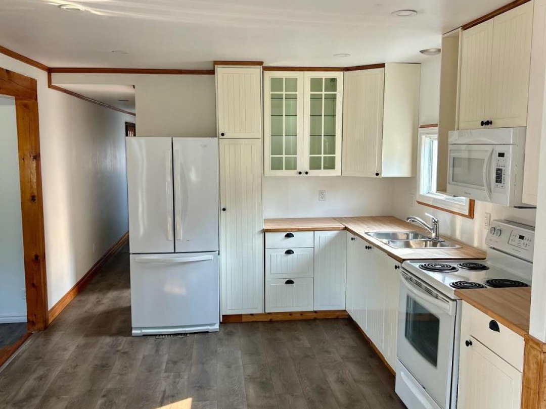 8 - 1701 HIGHWAY 11,