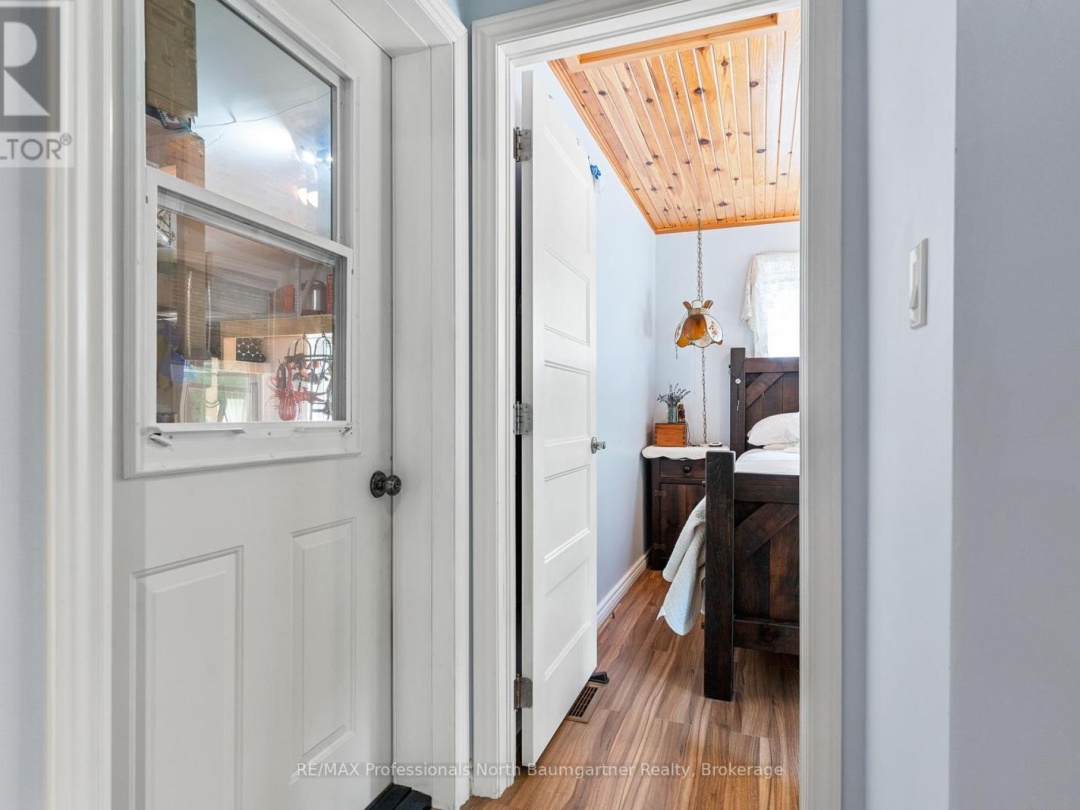 1092 HOLMES ROAD, 