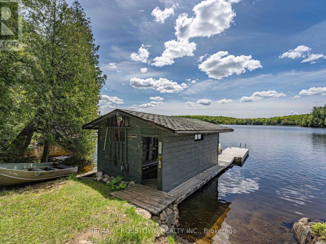 228 Macbeth Island, Wood Lake