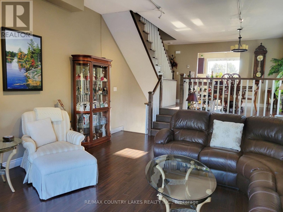 11 - 4 PARADISE BOULEVARD, 