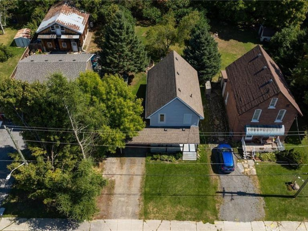 14 FETTERLY Street N, 